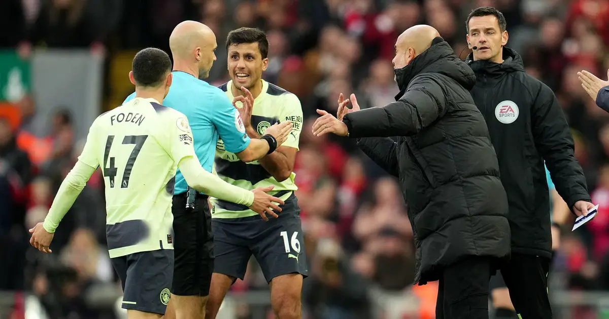 Un ancien arbitre rend son verdict sur les décisions controversées du VAR entre Man City et Liverpool FC 4 Un ancien arbitre rend son verdict sur les décisions controversées du VAR entre Man City et Liverpool FC - 3