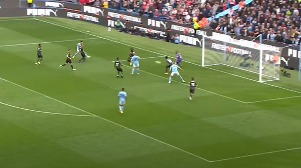 Erling Haaland aurait déjà pu marquer 18 buts de plus pour Man City grâce à un trait invisible - Joe Bray - 21