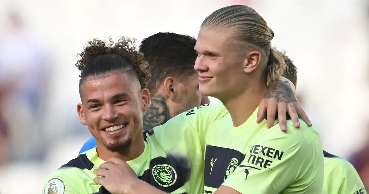 Kalvin Phillips affirme que l'as de Man City, Erling Haaland, est "un grand fan" des rivaux de la Premier League 4 Kalvin Phillips affirme que l'as de Man City, Erling Haaland, est "un grand fan" des rivaux de la Premier League - 3
