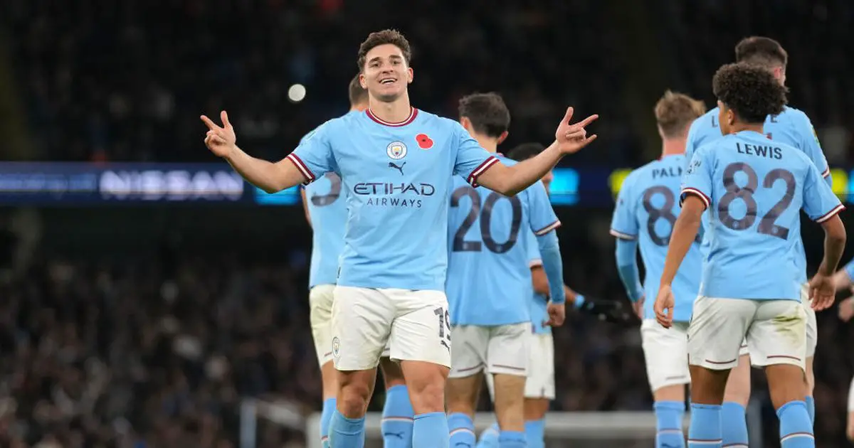 Pep Guardiola envoie un avertissement effrayant aux rivaux de Man City avec l'admission d'Alvarez et Haaland 4 Pep Guardiola envoie un avertissement effrayant aux rivaux de Man City avec l'admission d'Alvarez et Haaland - 3