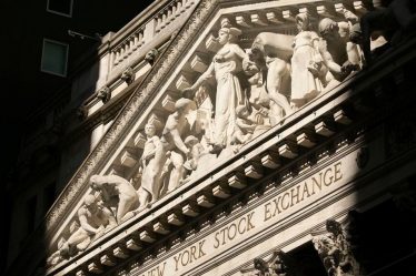 Wall Street chute en raison de l'incertitude des taux d'intérêt - les actions technologiques sur le Nasdaq ouvrent la voie - 20