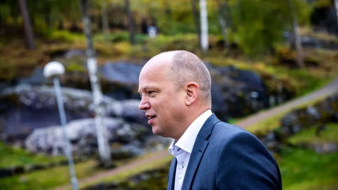 Ferme les yeux sur les connexions importantes 4 Ferme les yeux sur les connexions importantes - 3