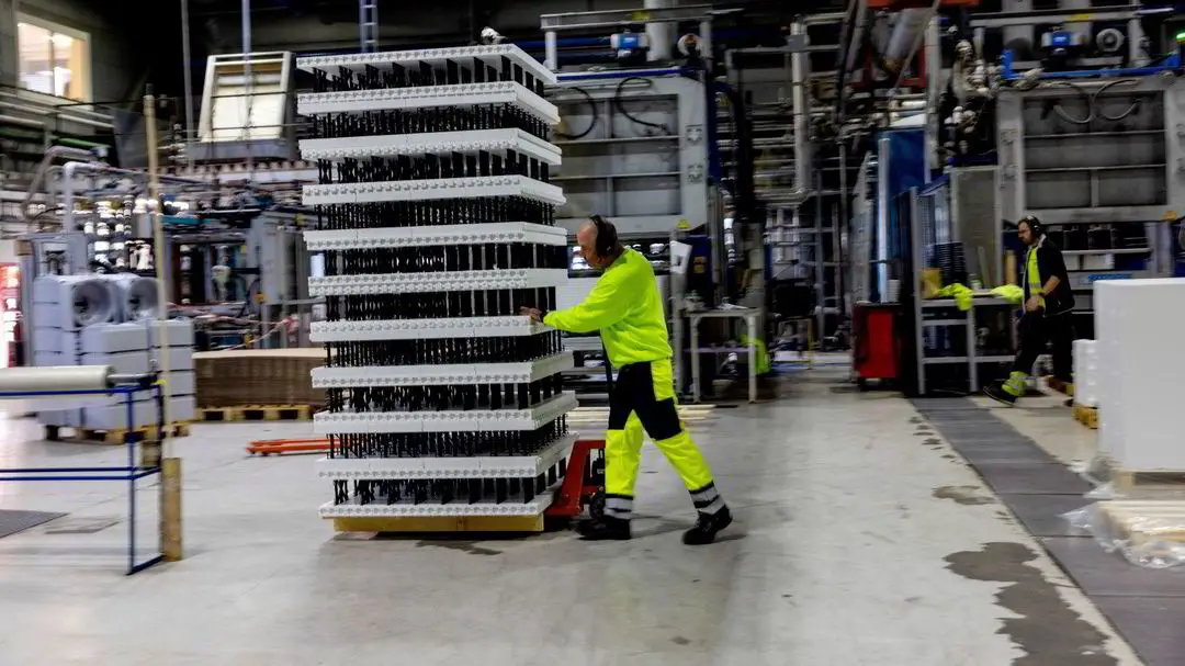 Un homme de 76 ans reçoit 134 millions sur son compte - distribue la majeure partie de l'argent 4 Un homme de 76 ans reçoit 134 millions sur son compte - distribue la majeure partie de l'argent - 3