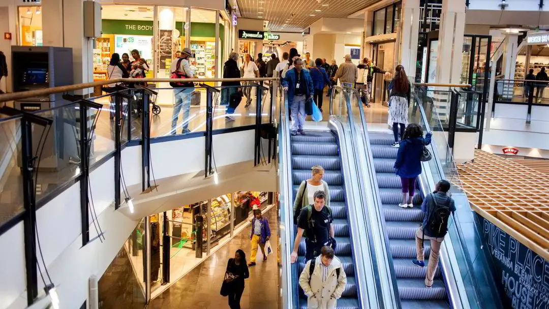 La confiance des consommateurs remonte pour la première fois depuis avril - 3