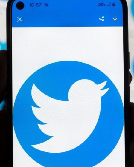 Au cours du week-end, plusieurs employés de Twitter licenciés auraient été invités à revenir - auraient été licenciés par "une erreur" - 23