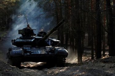 Les chars sont le seul moyen pour les soldats de survivre en Ukraine - 19