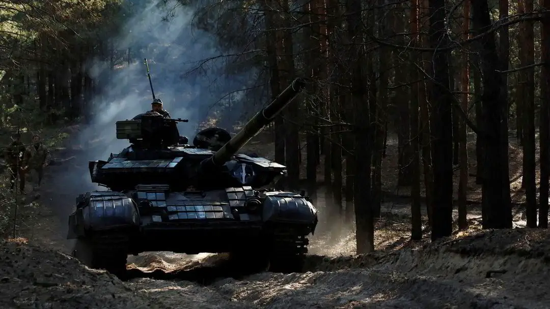 Les chars sont le seul moyen pour les soldats de survivre en Ukraine - 31