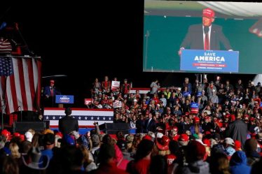 Trump appelle à la vague rouge - 18