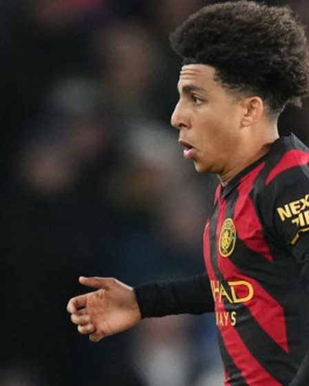 Man City confirme un autre joueur de la première équipe sans signature en janvier lors de la victoire de Leeds – Simon Bajkowski - 19
