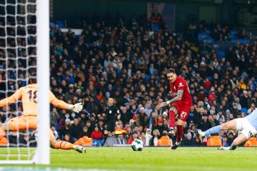 Micah Richards fait valoir Darwin Nunez après son cauchemar entre Man City et Liverpool FC - 16