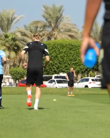 Erling Haaland s'entraîne seul alors que le président de Man City regarde la session à Abu Dhabi - 1