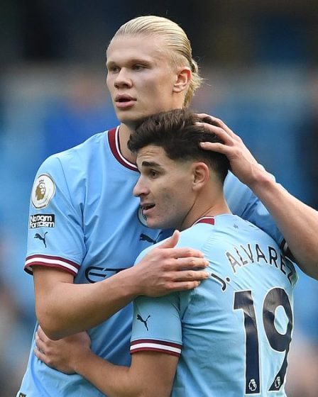 La légende d'Arsenal affirme que Man City ayant à la fois Erling Haaland et Julian Alvarez n'est "pas très juste" - 7