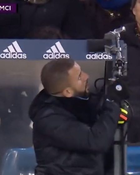 Bataille de caméras de Kyle Walker et autres moments manqués lors de la victoire de Man City contre Leeds - 17