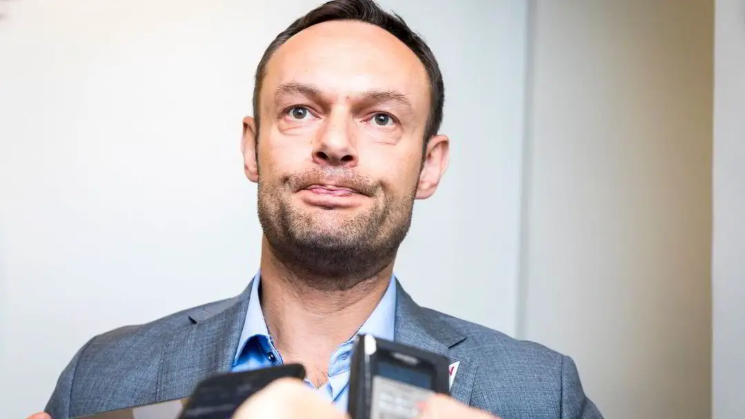Le chef adjoint du SV se plaint des créances fiscales | DN - 3