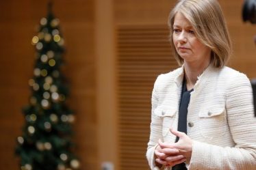 Le gouverneur de la banque centrale : - Si nous n'avions regardé l'inflation que d'un œil, nous aurions davantage augmenté le taux d'intérêt, et nous l'aurions fait plus rapidement - 21