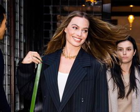 Margot Robbie est devenue une favorite de Tiktok à Bottega Veneta - 23