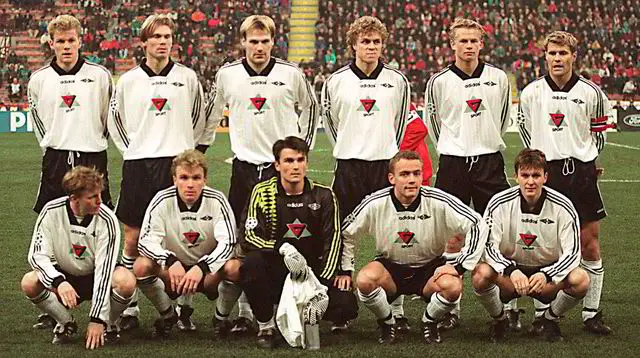 Thomas Karlsen et Erik Niva ont écrit un livre sur la saison de Rosenborg en 1996. 4 Thomas Karlsen et Erik Niva ont écrit un livre sur la saison de Rosenborg en 1996. - 3