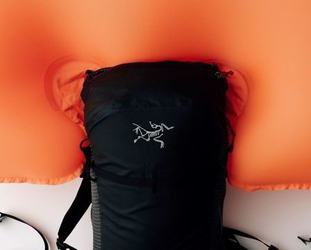 Ortovox et Arcteryx s'associent pour un sac ballon Litric pour les skieurs 21 Ortovox et Arcteryx s'associent pour un sac ballon Litric pour les skieurs - 20