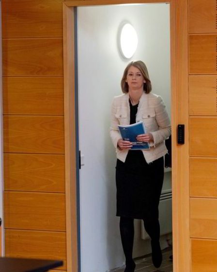 La Norges Bank relève son taux d'intérêt directeur de 0,25 point de pourcentage - le taux d'intérêt le plus élevé en 13 ans - 16