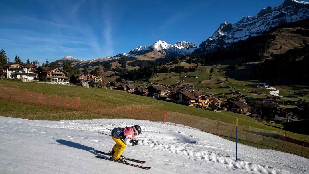 Une destination d'élite volée dans la neige en hélicoptère - reçoit des critiques incessantes 4 Une destination d'élite volée dans la neige en hélicoptère - reçoit des critiques incessantes - 3
