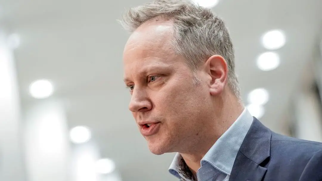 Le ministre des Transports souhaite un examen externe des Follobaen : - Aurait dû être informé plus tôt 4 Le ministre des Transports souhaite un examen externe des Follobaen : - Aurait dû être informé plus tôt - 3