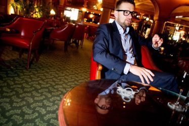 Un employé de banque inculpé à Trøndelag admet un détournement de fonds brut de millions : - Prend en compte le fait qu'une grande partie de l'argent a été perdue - 20