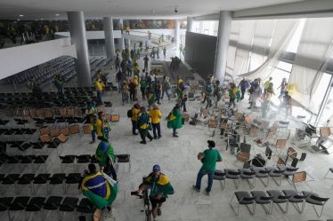 Les partisans de Bolsonaro ont pris d'assaut le Congrès, la Cour suprême et le palais présidentiel du Brésil - 16