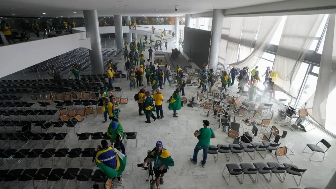 Les partisans de Bolsonaro ont pris d'assaut le Congrès, la Cour suprême et le palais présidentiel du Brésil - 3