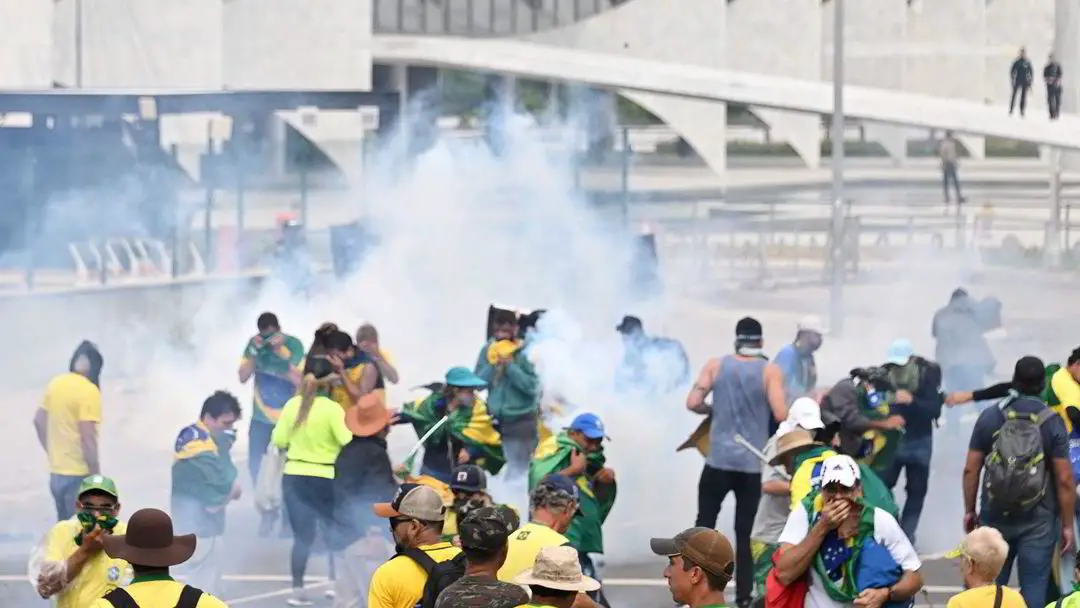 Les partisans de Bolsonaro prennent d'assaut le bâtiment du Congrès à Brasilia - 3