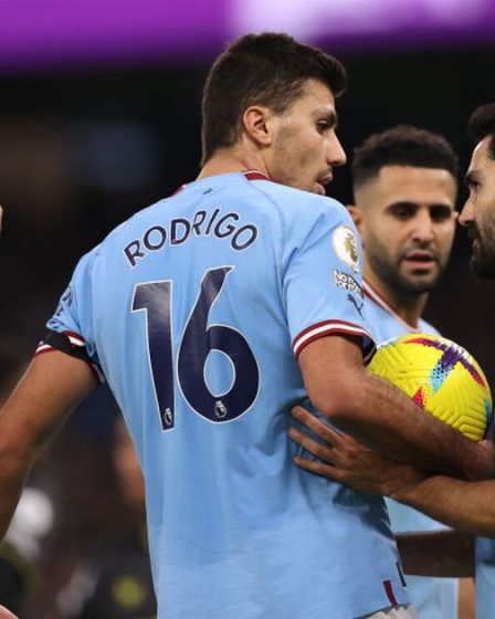 Les coéquipiers de Man City envoient des messages mitigés à Erling Haaland avec une dispute dans le jeu contre Aston Villa – Joe Bray - 1
