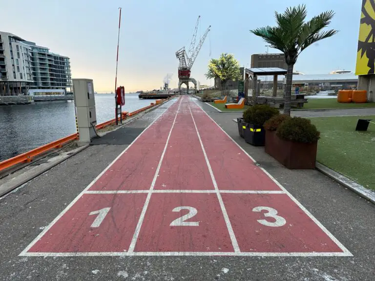 Une petite piste de course à pied à Trettenparken à Oslo, en Norvège.