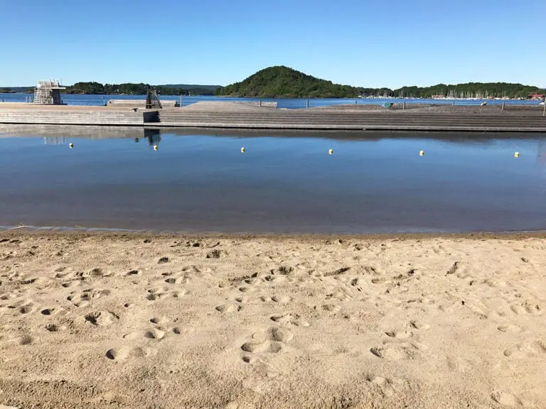 La ville du fjord d'Oslo : La promenade du port à Oslo, Norvège 48 Plage à Sørenga à Oslo, Norvège