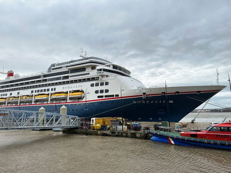 En images : Une croisière hivernale aux aurores boréales dans le nord de la Norvège 112 Le MS Borealis de Fred Olsen à Liverpool.