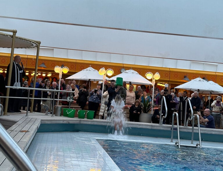 En images : Une croisière hivernale aux aurores boréales dans le nord de la Norvège 128 Cérémonie du cercle arctique sur le MS Borealis.