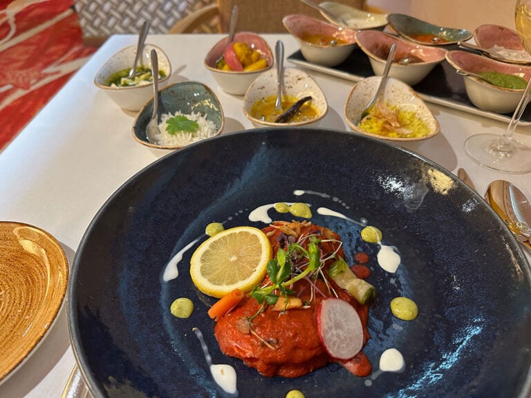 En images : Une croisière hivernale aux aurores boréales dans le nord de la Norvège 138 Plat de poisson au Vasco, le restaurant Goan de la compagnie Fred Olsen Cruise Lines.