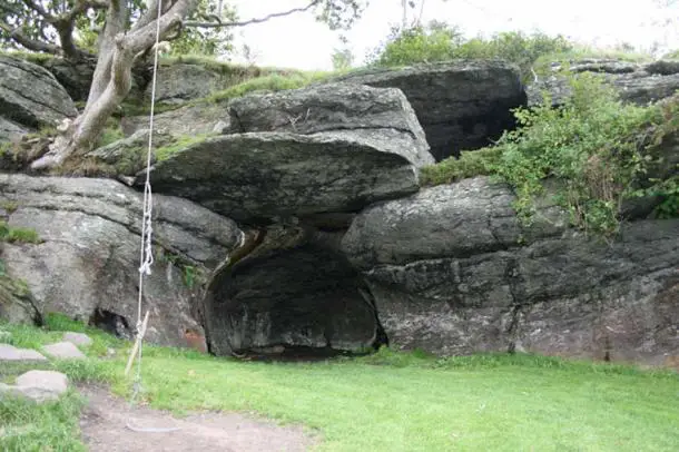 Les restes de l'adolescent connu sous le nom de Vistegutten ont été trouvés dans une grotte dans l'ouest de la Norvège (Jarvin Jarle Vines / CC BY-SA 3.0)