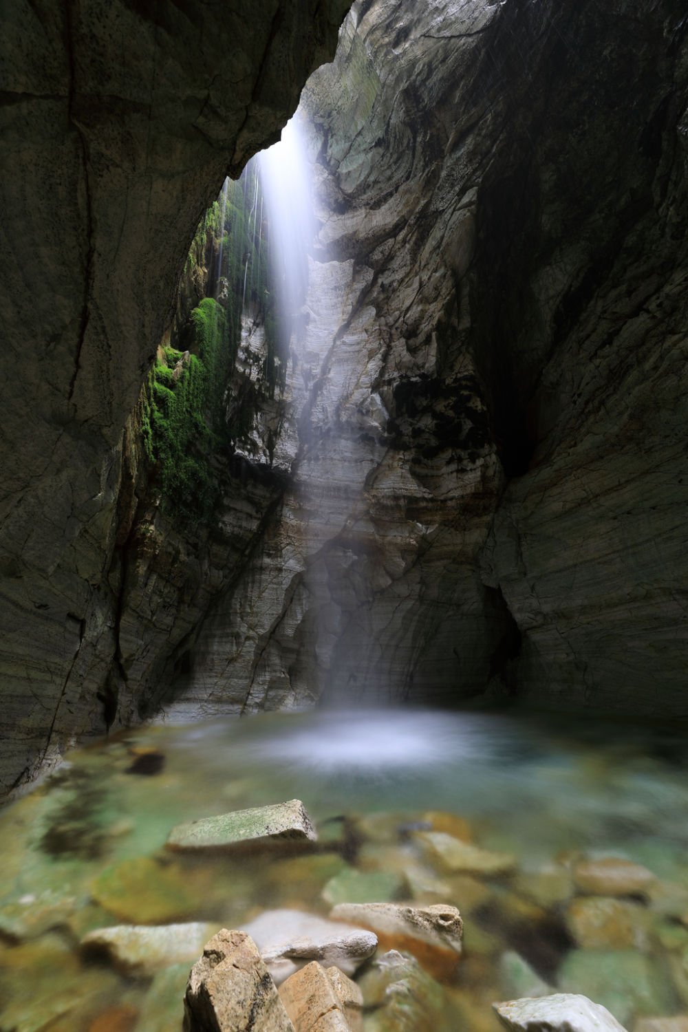 Grotting i Norge: De beste stedene å grotte 34 Trollkirka (Trollkirka) ved Molde, Norge.