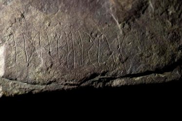 Des archéologues norvégiens découvrent la "plus vieille pierre runique du monde". - 16