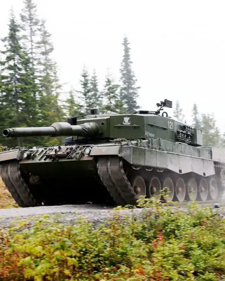 La Norvège va donner des MBT et des chars à usage spécial à l'Ukraine - 28