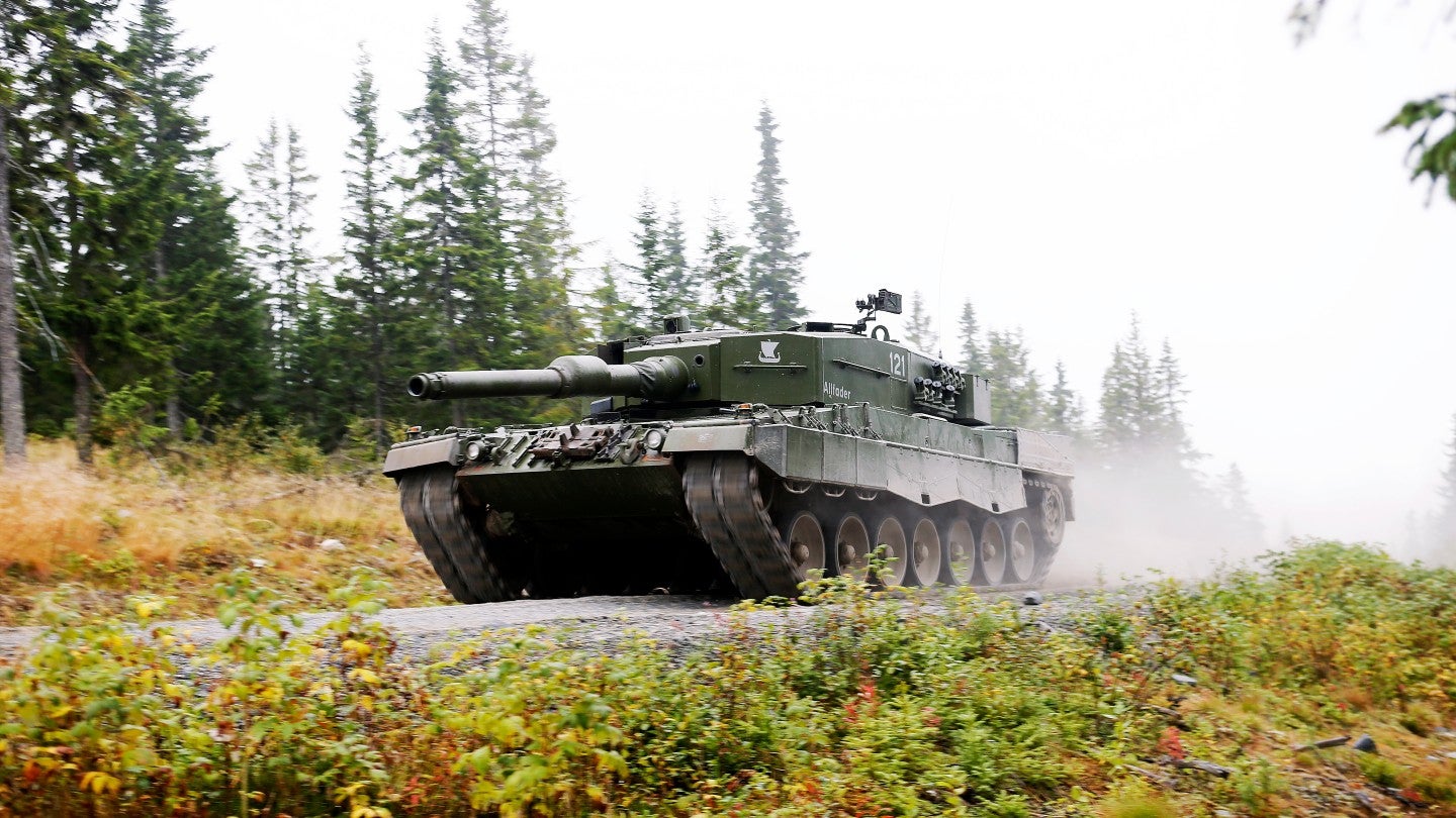 La Norvège va donner des MBT et des chars à usage spécial à l'Ukraine 4 La Norvège va donner des MBT et des chars à usage spécial à l'Ukraine - 3