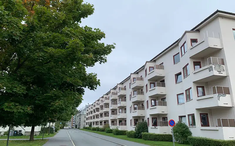 Les allocations de logement en Norvège expliquées 30 Un immeuble d'appartements borettslag à Trondheim, Norvège