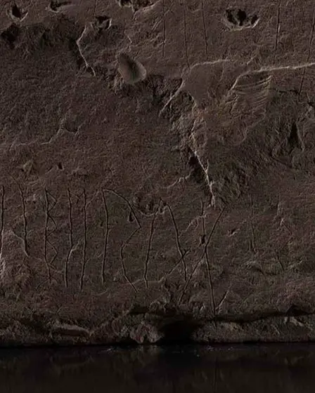 Une pierre runique "sensationnelle" découverte en Norvège avec une inscription mystérieuse - peut-être la plus ancienne du monde - 4