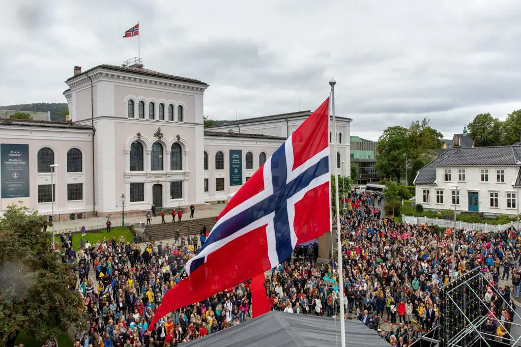 La Norvège finance des recherches pour savoir si la peinture blanche est raciste 6 La Norvège finance des recherches pour savoir si la peinture blanche est raciste - 5