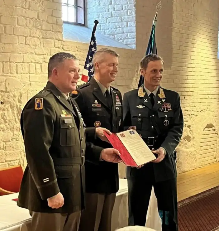 La Garde nationale du Minnesota signe un accord de programme de partenariat d'État avec la Norvège | Article 4 La Garde nationale du Minnesota signe un accord de programme de partenariat d'État avec la Norvège | Article - 3