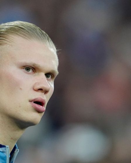 Erling Haaland se rend à l'hôpital de Barcelone pour des tests de blessure avant Man City contre Liverpool FC - 25