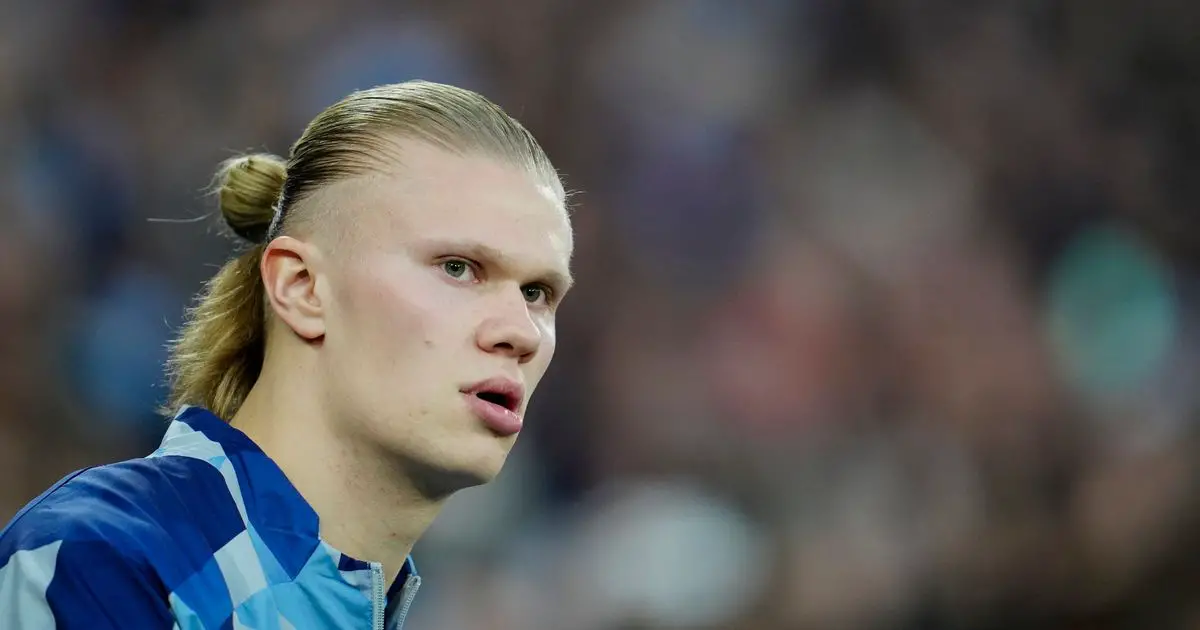 Erling Haaland se rend à l'hôpital de Barcelone pour des tests de blessure avant Man City contre Liverpool FC - 3