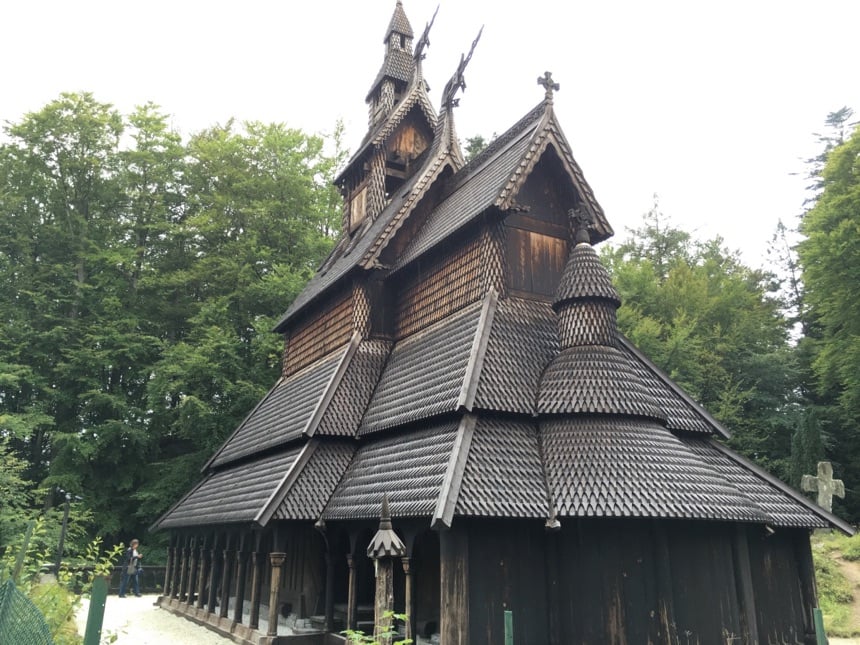 Oslo ou Bergen : la meilleure option pour un city break en Norvège 58 Extérieur de l'église de Fantoft