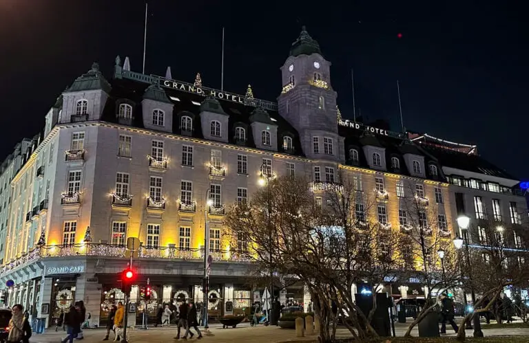 Extérieur du Grand Hotel à Oslo, Norvège.
