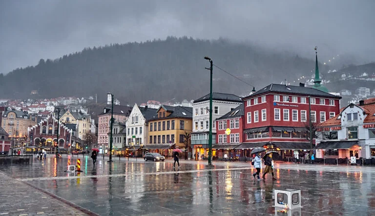 Pluie dans le centre de Bergen.