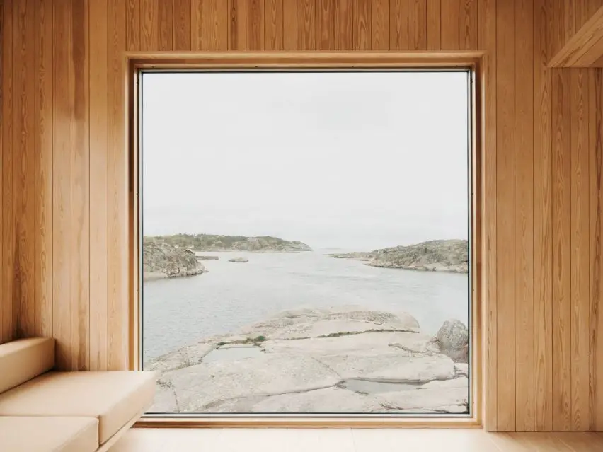 Line Solgaard Arkitekter soulève la cabine Kjerringholmen au-dessus des rochers en Norvège 46 Vue de la maison de Kjerringholmen
